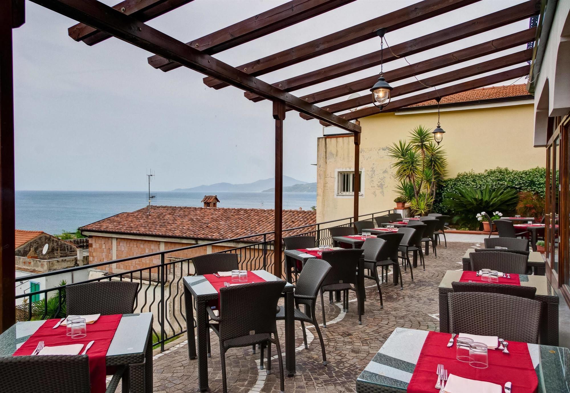 Best Western Hotel La Conchiglia Trogir Exterior foto