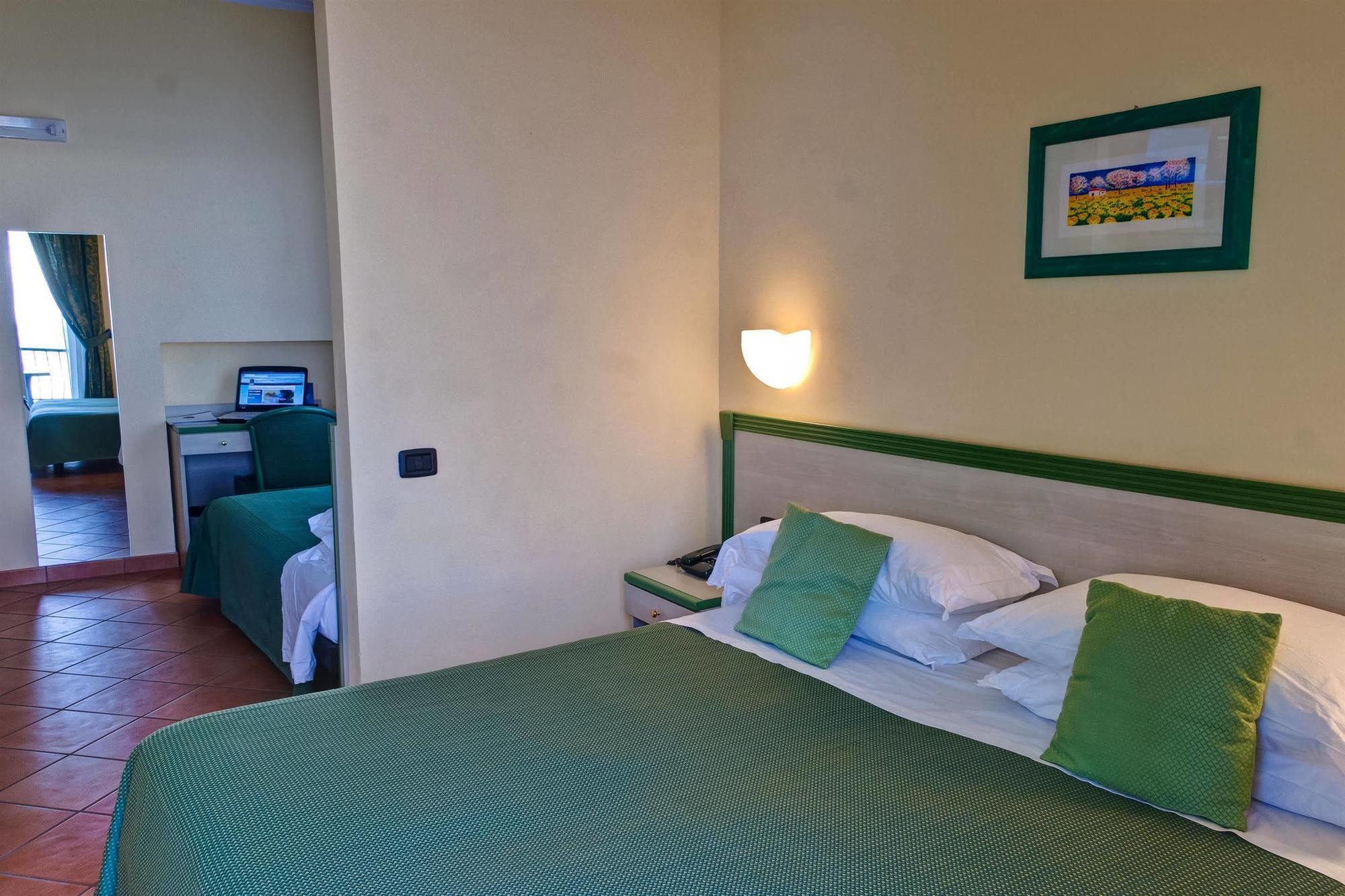 Best Western Hotel La Conchiglia Trogir Exterior foto